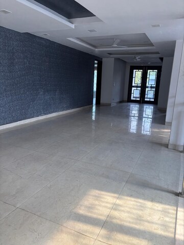 Room in 5 BHK Villa at Saket – for Rent