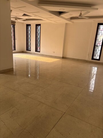 Room in 5 BHK Villa at Saket – for Rent