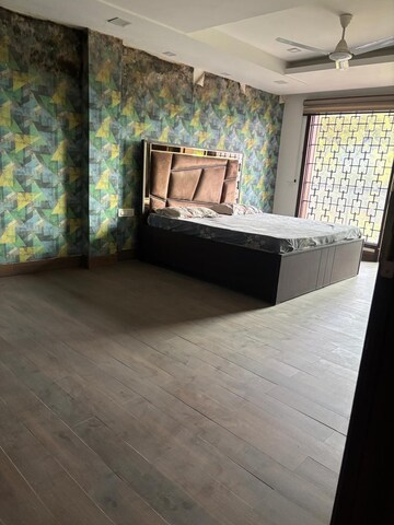 Room in 5 BHK Villa at Saket – for Rent