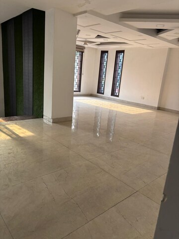Living Room in 5 BHK Villa at Saket – for Rent