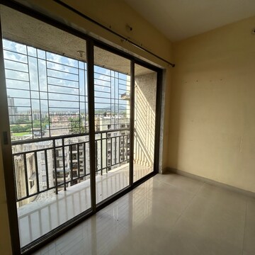 Room in 2 BHK Apartment at Cosmos Empress Park, Kasarvadavali – for Rent
