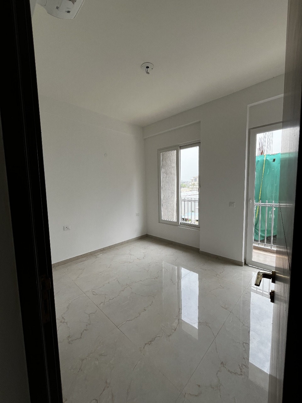 3 BHK + Extra Room Apartment For Sale in Smart World Orchard