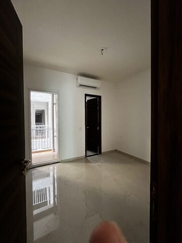 Room in 3 BHK Apartment at Smart World Orchard, Sector 61 – for Sale