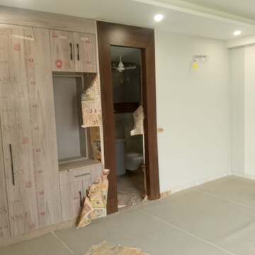 Room in 3 BHK Builder Floor at Hauz Khas – for Sale