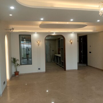 Room in 3 BHK Builder Floor at Hauz Khas – for Sale