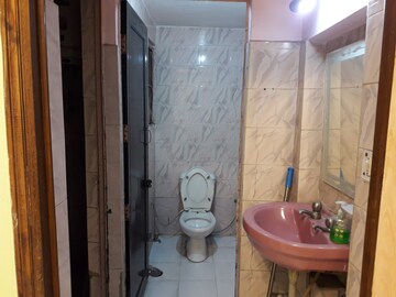 Bathroom in 1 BHK Builder Floor at Rohini Sector 7 – for Rent