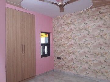 Room in 1 BHK Builder Floor at Rohini Sector 7 – for Rent