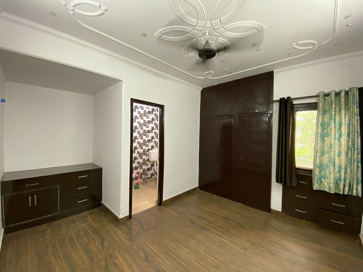 Room, navbharat-apartments 3 Bedroom 1150 Sq.Ft. Apartment In Paschim Vihar Delhi 8764342