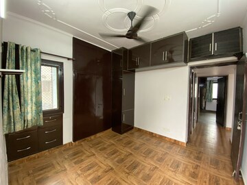 Room in 3 BHK Apartment at Navbharat Apartments, Paschim Vihar – for Rent