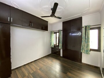 Room in 3 BHK Apartment at Navbharat Apartments, Paschim Vihar – for Rent