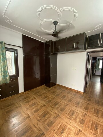 Room in 3 BHK Apartment at Navbharat Apartments, Paschim Vihar – for Rent