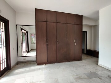 Room in 4 BHK Apartment at Chetpet – for Sale