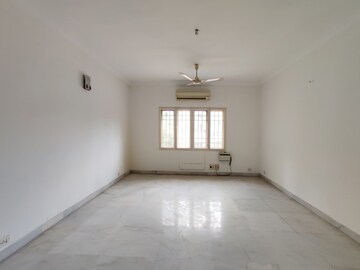 Room in 4 BHK Apartment at Chetpet – for Sale