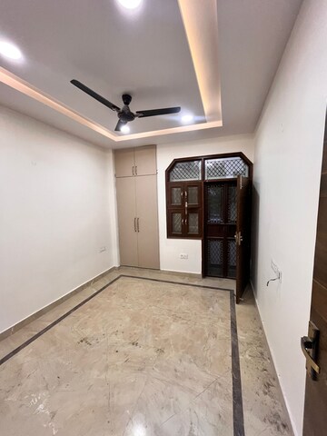 Room in 2 BHK Builder Floor at Paschim Vihar – for Rent