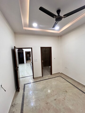 Room in 2 BHK Builder Floor at Paschim Vihar – for Rent