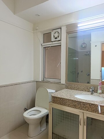 Bathroom in 4 BHK Apartment at DLF The Royalton Tower, Dlf Phase V – for Sale