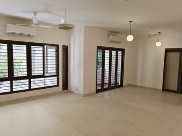 Room in 3 BHK Apartment at Adyar – for Rent