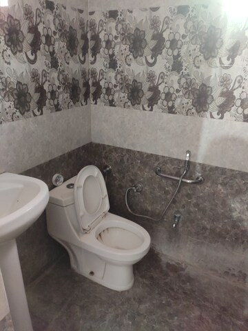 Attached Bathroom in 2.5 BHK Apartment at Saubhagya Residency Aliganj, Aliganj – for Rent