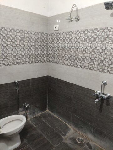 Bathroom in 2.5 BHK Apartment at Saubhagya Residency Aliganj, Aliganj – for Rent