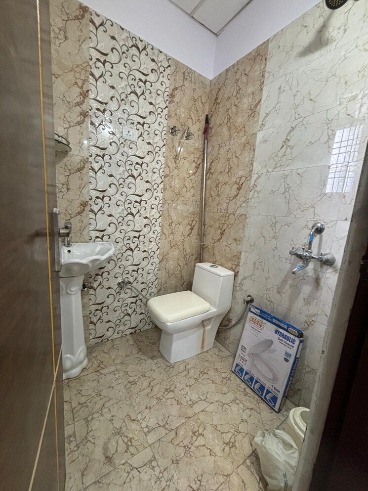 Bathroom, panchsheel-sps-heights 3 Bedroom 1725 Sq.Ft. Apartment In Ahinsa Khand 2 Ghaziabad 8764500