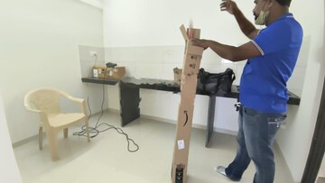 Team Area in 2 BHK Apartment at Amanora Park Town – for Rent