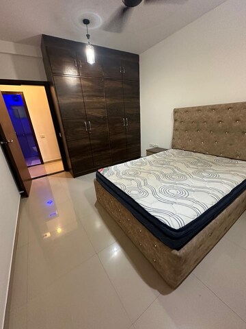 Bedroom in 2.5 BHK Apartment at Oberoi Realty Splendor, Andheri East – for Rent