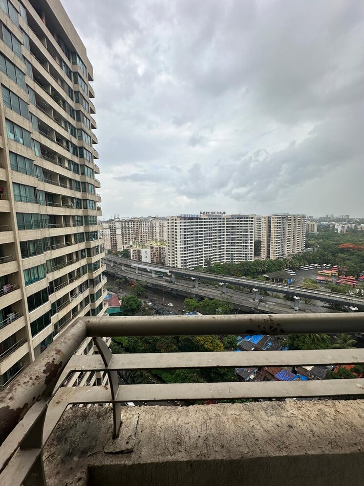 Exterior View, oberoi-realty-splendor 2.5 Bedroom 1330 Sq.Ft. Apartment In Andheri East Mumbai 8764494