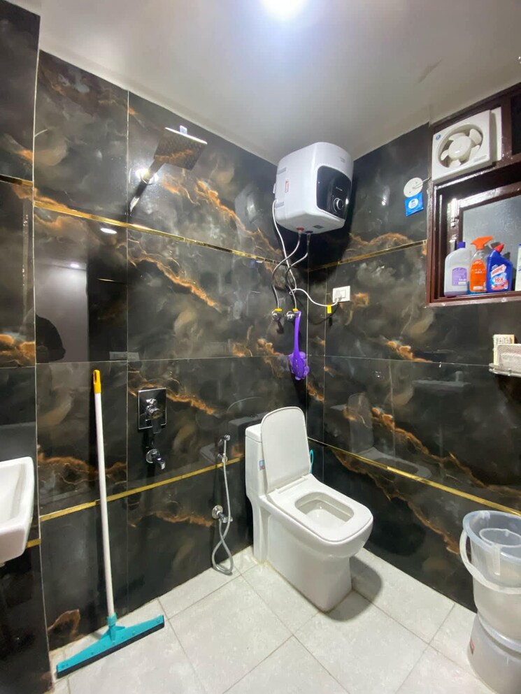 Bathroom, south delhi 1 Bedroom 600 Sq.Ft. Apartment In South Delhi Delhi 8764506