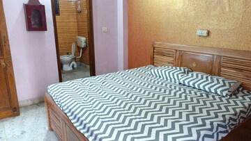 Bedroom in 2 BHK Builder Floor at Vaishali Sector 5 – for Rent