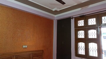 Room in 2 BHK Builder Floor at Vaishali Sector 5 – for Rent