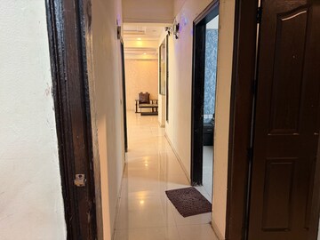Building Lobby in 6+ BHK Villa at Vaishno Homes, Dlf Ankur Vihar – for Sale