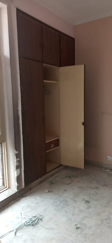 Bathroom in 3 BHK Apartment at Bancourt Apartment, Sector 43 – for Rent