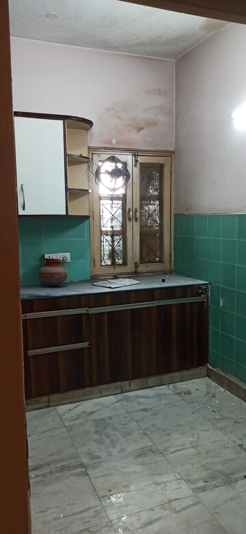 Furnished Amenities in 3 BHK Apartment at Bancourt Apartment, Sector 43 – for Rent