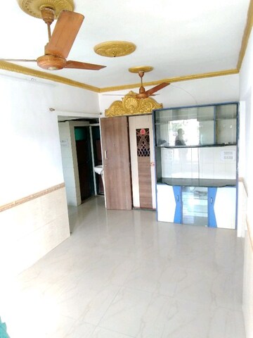 Room in 2 BHK Apartment at Vaishali CHS Chembur, Chembur – for Rent