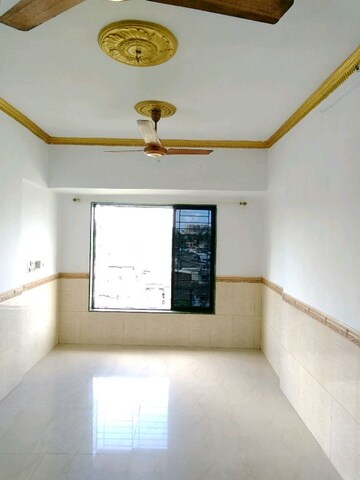 Room in 2 BHK Apartment at Vaishali CHS Chembur, Chembur – for Rent
