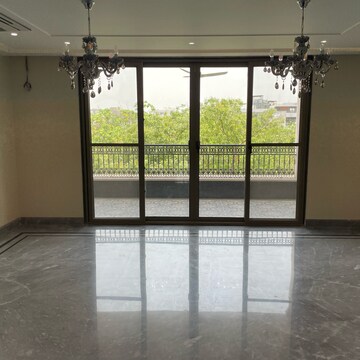 Room in 4 BHK Builder Floor at Dlf Phase I – for Sale