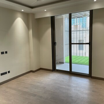 Room in 4 BHK Builder Floor at Dlf Phase I – for Sale