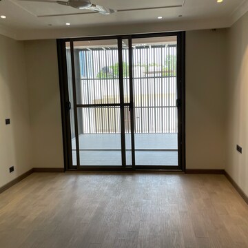 Room in 4 BHK Builder Floor at Dlf Phase I – for Sale