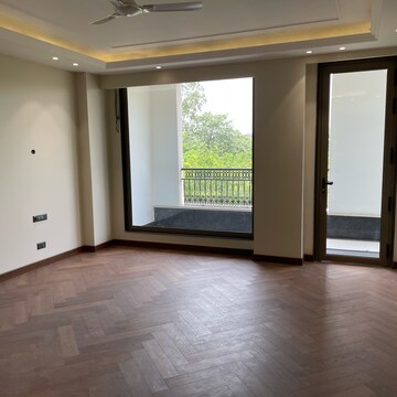 Room in 4 BHK Builder Floor at Dlf Phase I – for Sale