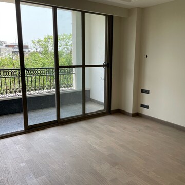 Room in 4 BHK Builder Floor at Dlf Phase I – for Sale