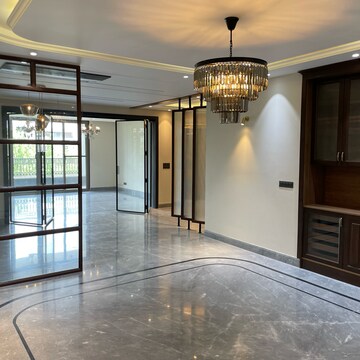 Room in 4 BHK Builder Floor at Dlf Phase I – for Sale