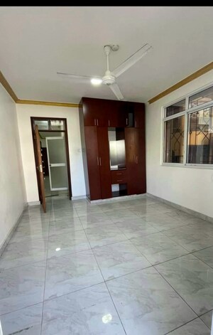Room in 3 BHK Apartment at Aarti CHS Mulund West, Mulund West – for Sale