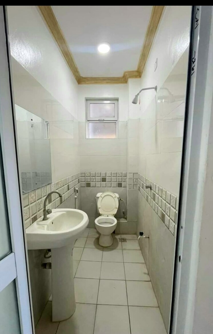 Bathroom, aarti-chs-mulund-west 3 Bedroom 1040 Sq.Ft. Apartment In Mulund West Mumbai 8764628