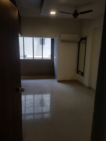 Room in 4 BHK Apartment at Venus Apartments Worli, Worli – for Rent