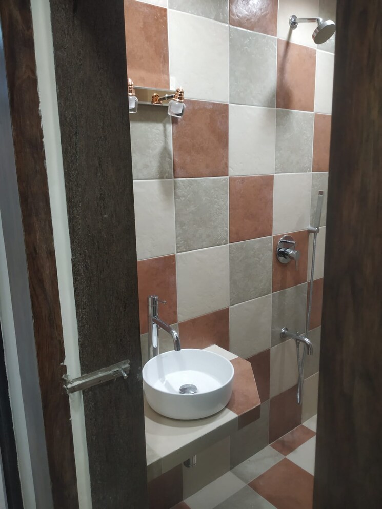 Bathroom, venus-apartments-worli 4 Bedroom 1750 Sq.Ft. Apartment In Worli Mumbai 8764657