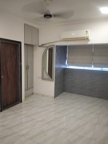 Room in 4 BHK Apartment at Venus Apartments Worli, Worli – for Rent