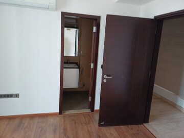 Room in 3 BHK Apartment at Unitech Fresco, Sector 50 – for Rent