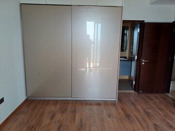 Room in 3 BHK Apartment at Unitech Fresco, Sector 50 – for Rent