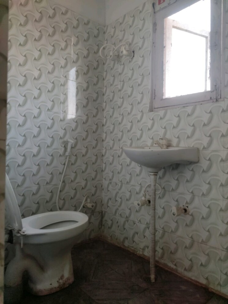 Bathroom, sector 12 3 Bedroom 1200 Sq.Ft. Builder Floor In Sector 12 Noida 8764687