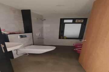 Room in 3 BHK Apartment at Lodha Vista, Lower Parel – for Rent